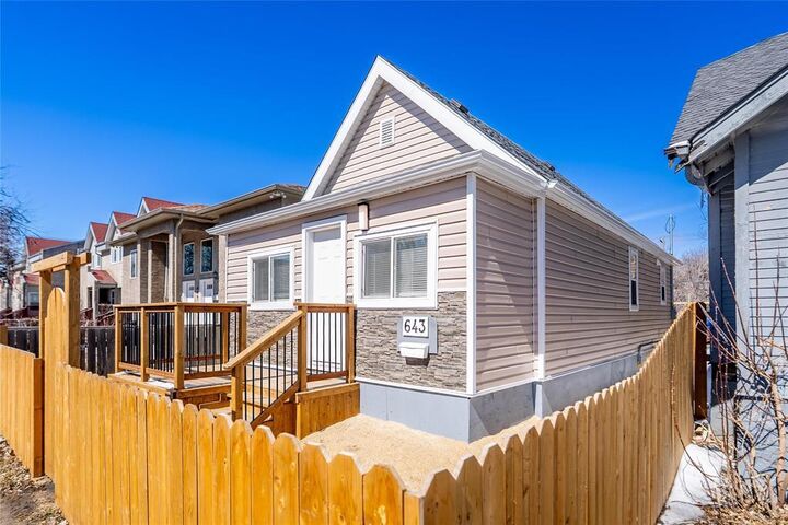 Property Photo:  643 Dufferin Avenue  MB R2W 2Z1 