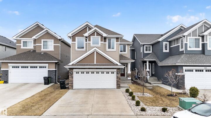Photo de la propriété:  8825 24 Avenue SW  AB T6X 2C9 