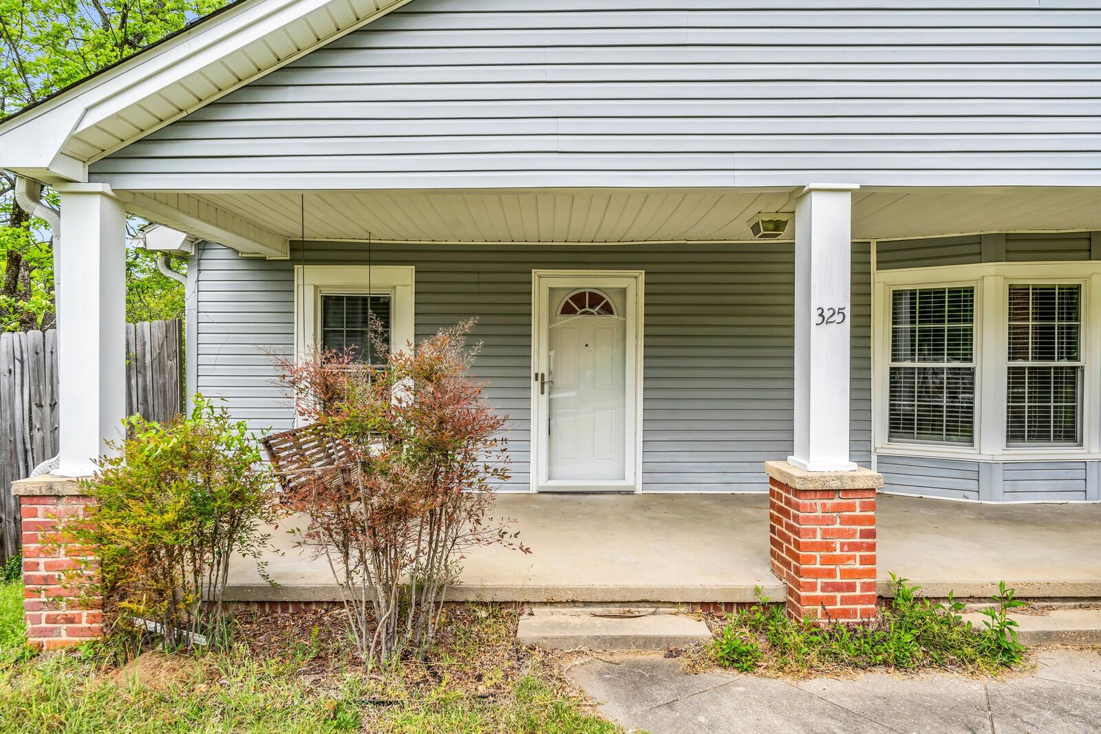Property Photo:  325 Central Avenue  MS 39759 