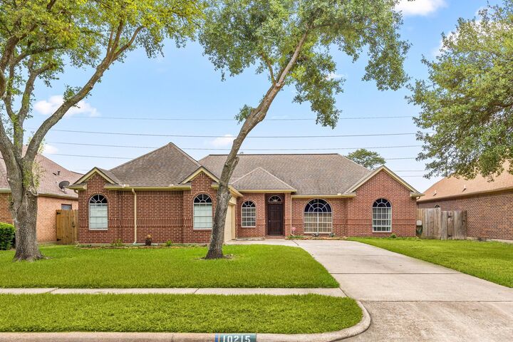Property Photo:  10215 Hedge Way Drive  TX 77065 