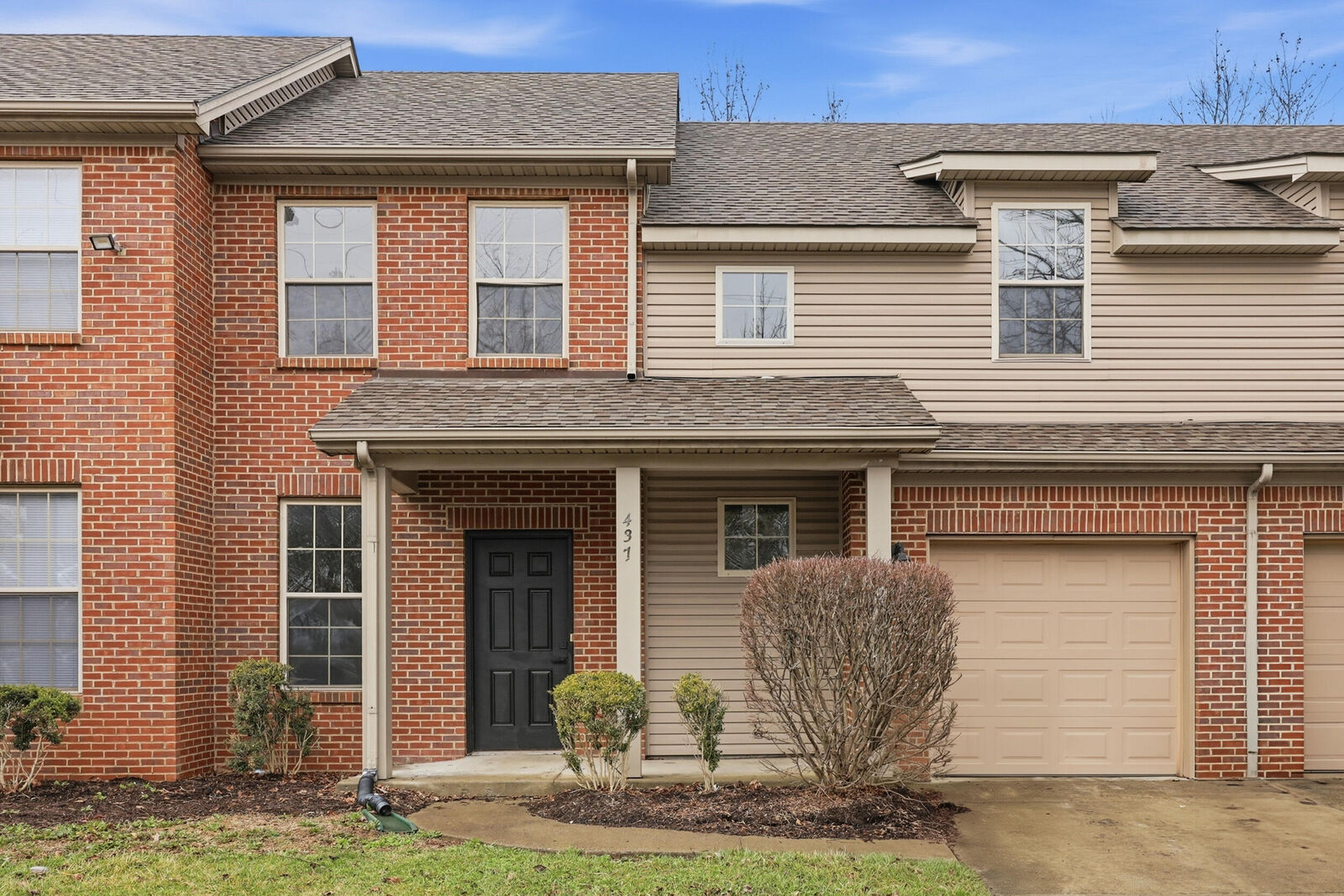 Property Photo:  423 Newbury Way  KY 40514 