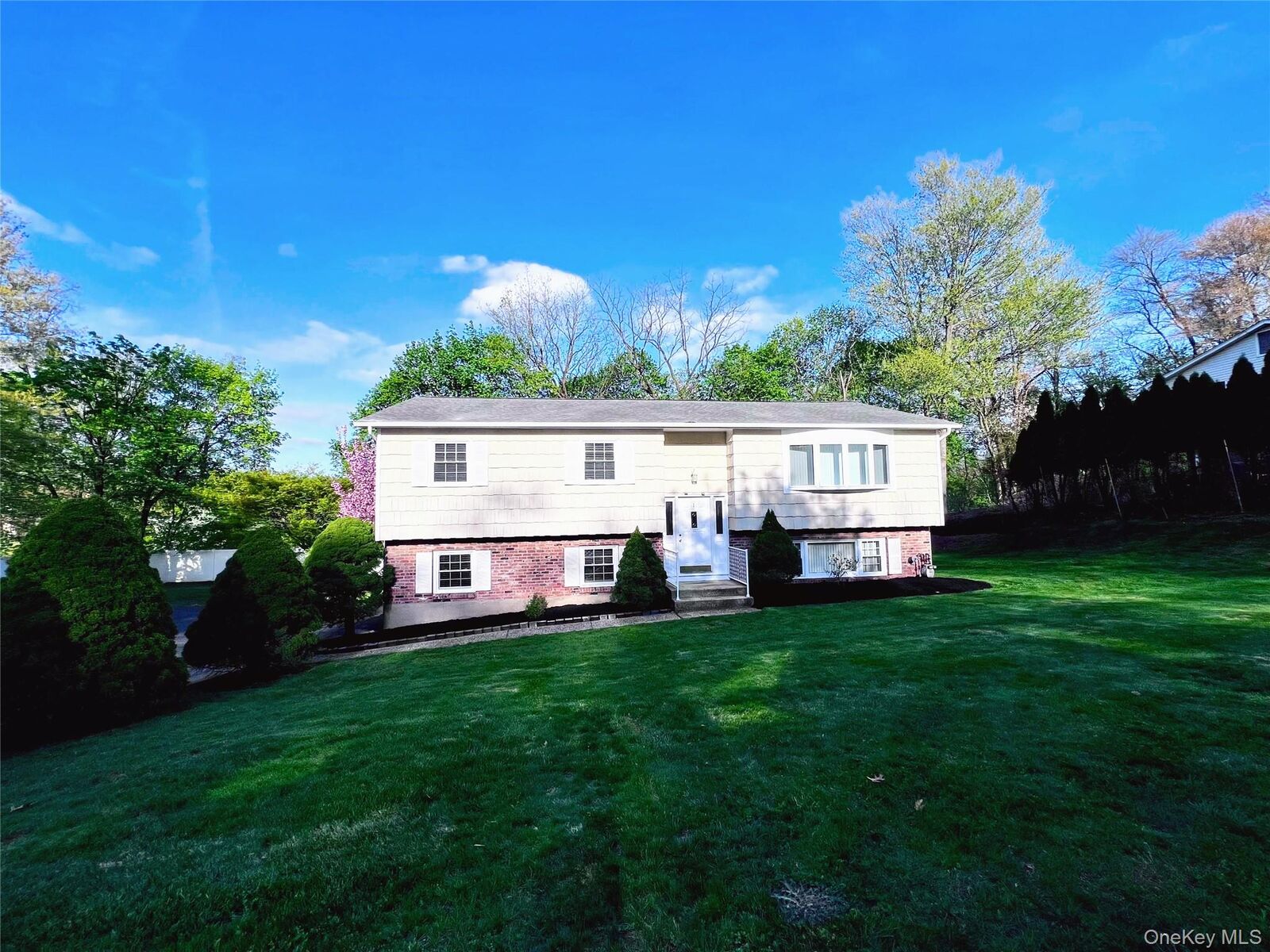 Property Photo:  1 Muir Lane  NY 10956 