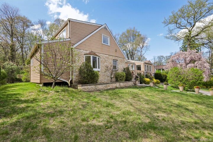 Property Photo:  130 Wood Hollow Lane  NY 10804 