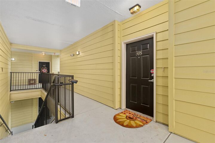 Property Photo:  1257 SW 9th Road 308  FL 32601 