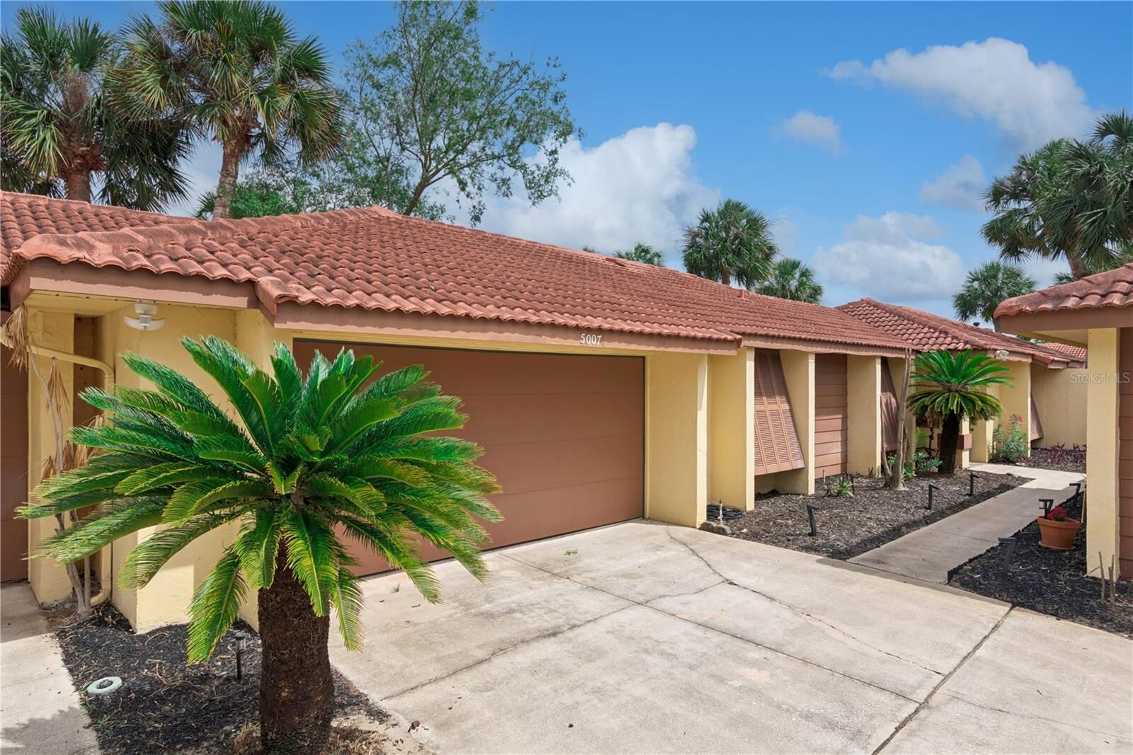 Property Photo:  5007 Nassau Circle 2  FL 32808 