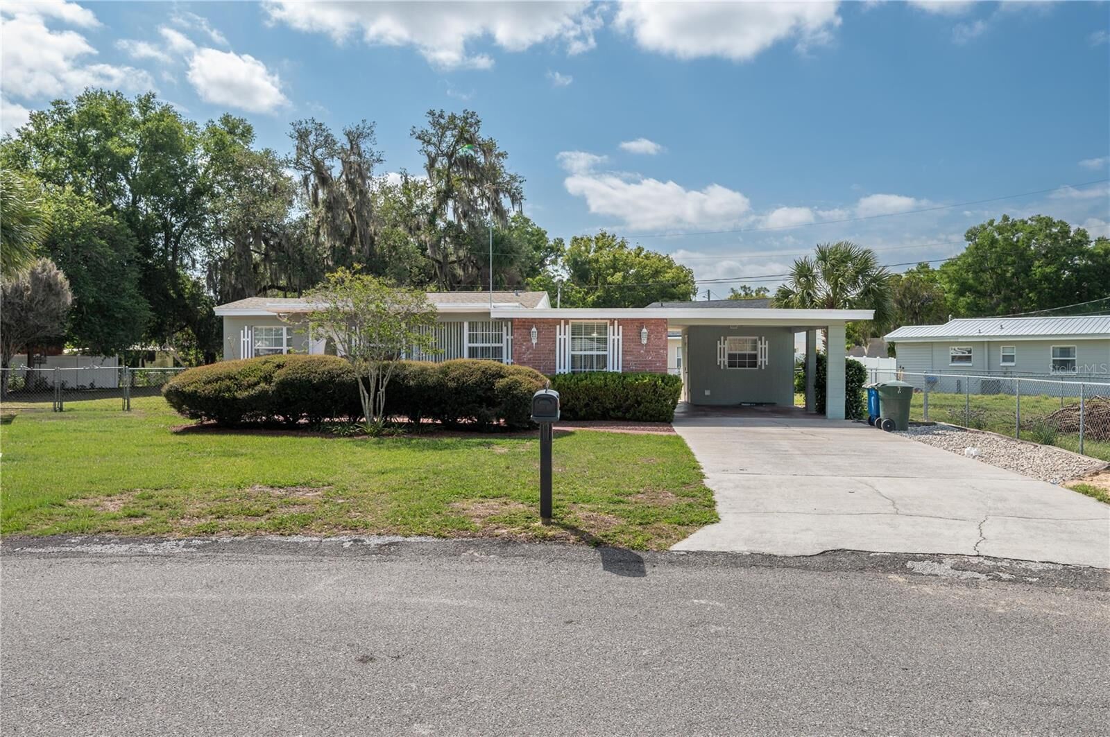 Property Photo: 625 Azalea Place FL 33830