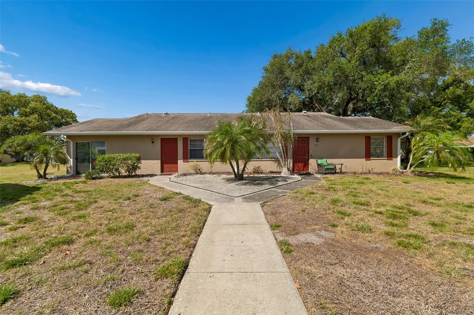 Property Photo: 1904 Canterbury Lane 5 FL 33573