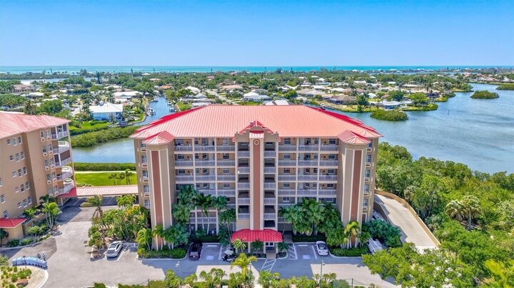 Property Photo:  5100 Jessie Harbor Drive 304  FL 34229 