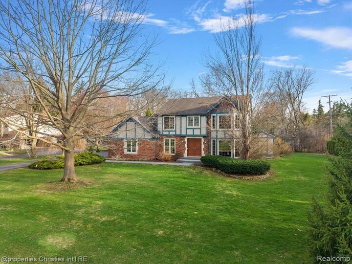 Property Photo:  47269 S Chigwidden Drive  MI 48167 1040 