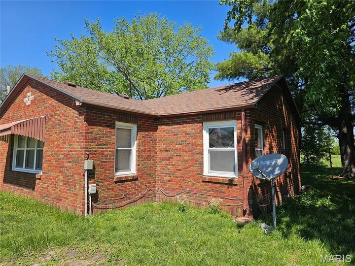 Property Photo:  1331 E Union Avenue  IL 62056 