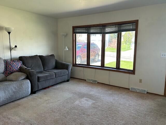 Property Photo:  908 Kings Ridge Ct E Ct  WI 53090 