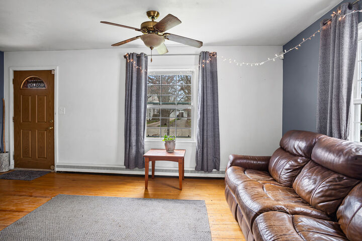 Property Photo:  943 Lilac Lane  IL 60035 