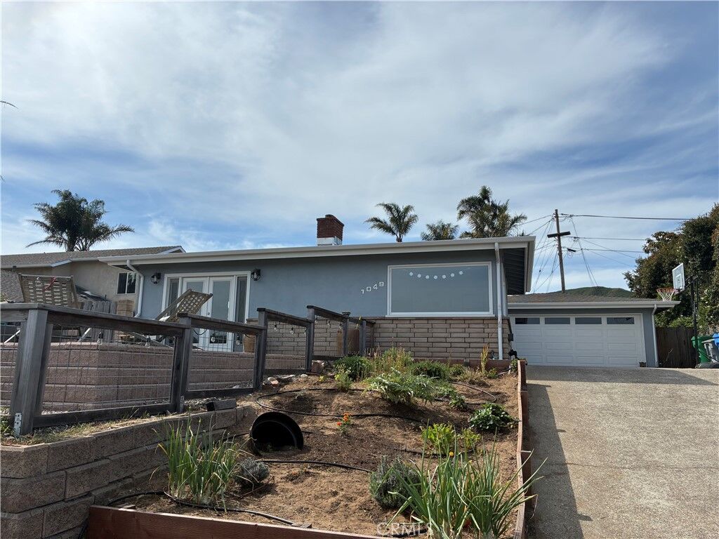 Property Photo:  1049 Bay Oaks  CA 93402 