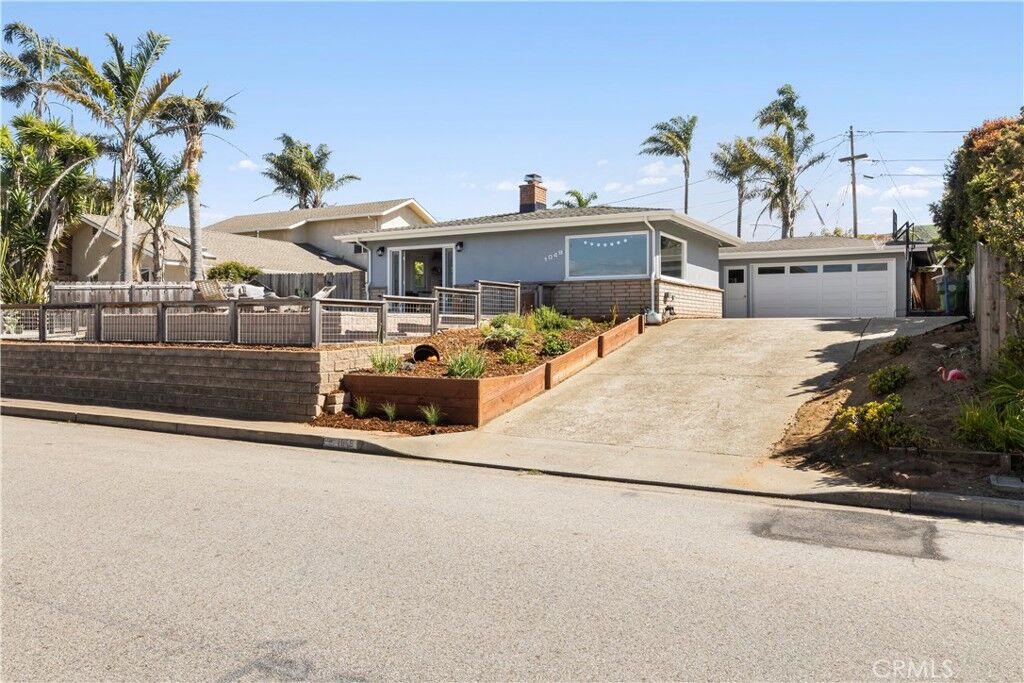 Property Photo:  1049 Bay Oaks  CA 93402 