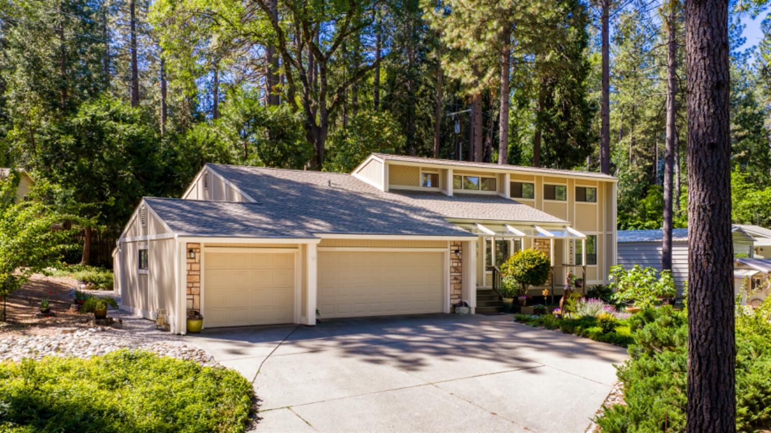 Property Photo:  11693 Forest View Drive  CA 95959 