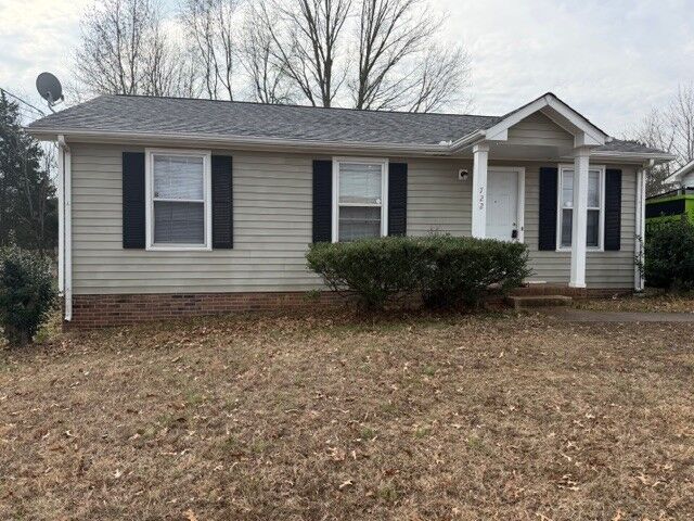 Property Photo:  722 Shelton Cir  TN 37042 