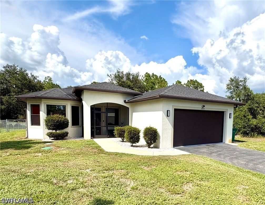 Property Photo: 2531 70th Avenue NE FL 34120