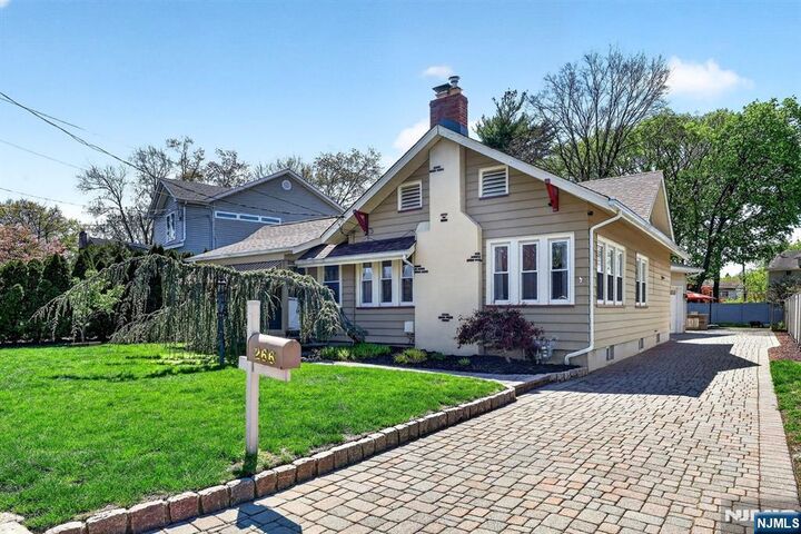 Property Photo:  266 Central Avenue  NJ 07652 