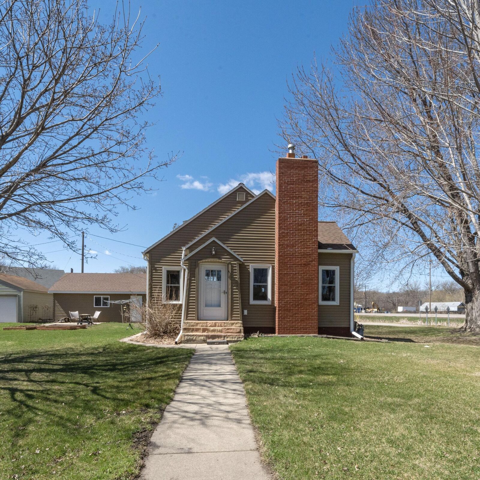 Property Photo:  31 5th Street NW  MN 56334 