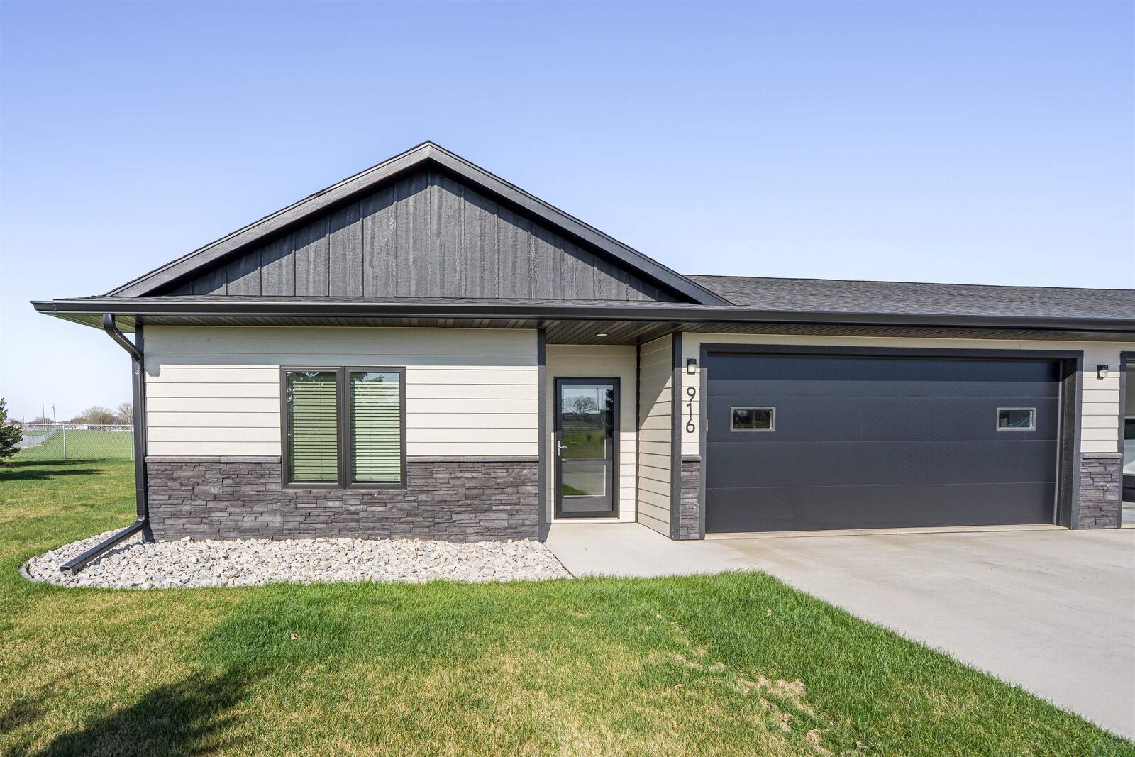 Property Photo:  916 Park Lane  IA 51031 