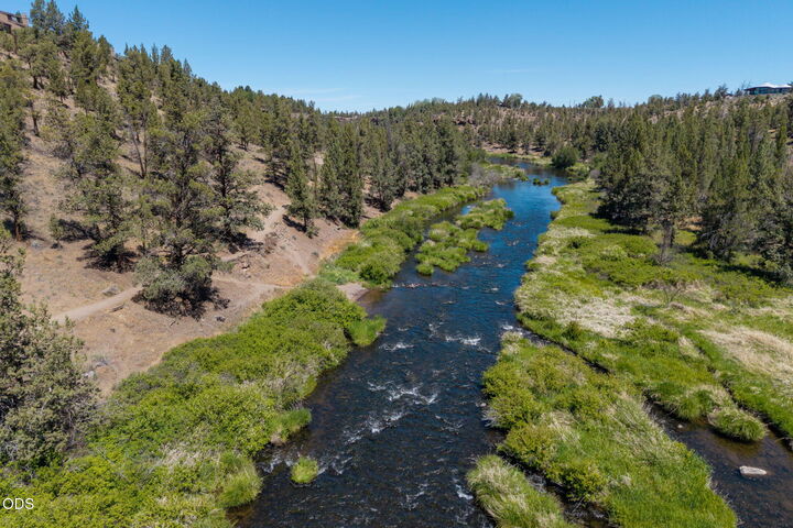 Property Photo: 1970 Redtail Hawk Drive OR 97756