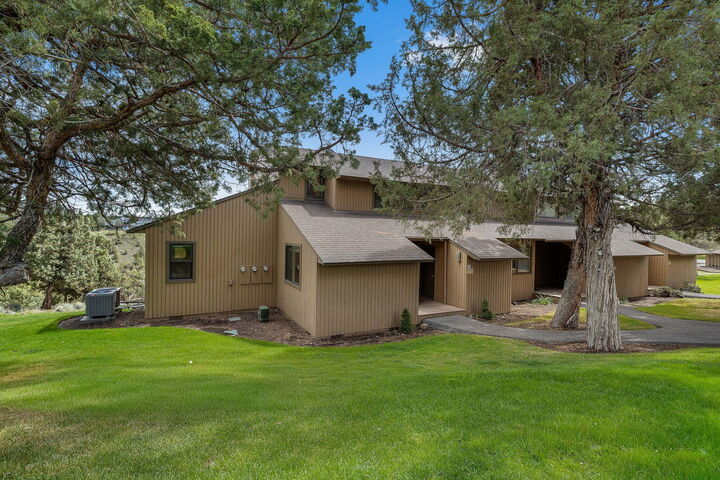 Property Photo:  1970 Redtail Hawk Drive  OR 97756 