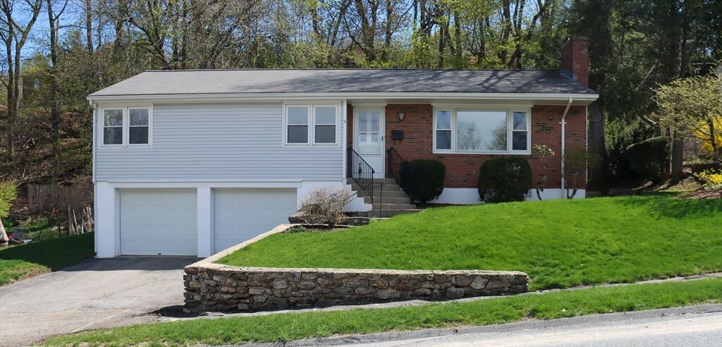 Property Photo:  31 Sun Valley Dr  MA 01609 