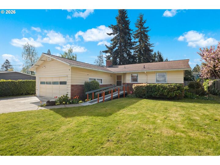 Property Photo:  14220 NE San Rafael St  OR 97230 