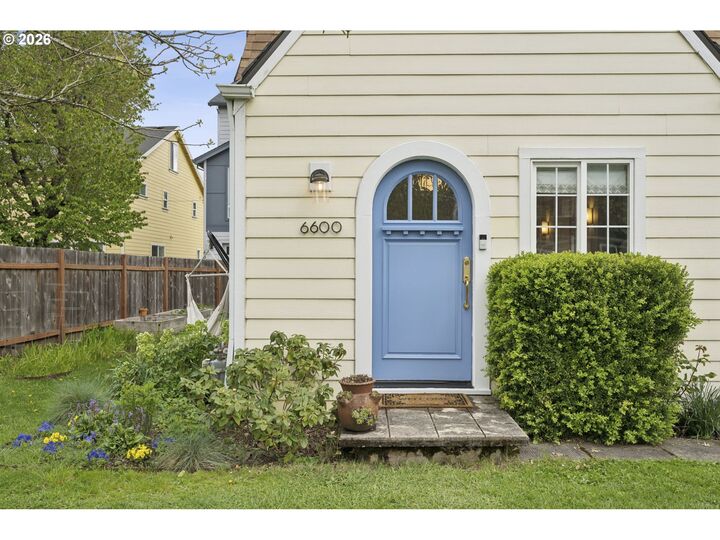 Property Photo:  6600 SE 57th Ave  OR 97206 