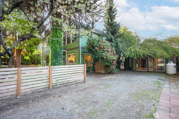 Property Photo:  1100  Greenleaf Avenue  WA 98233 