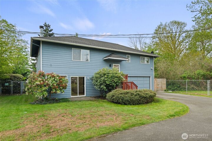 Property Photo:  1281 SW Othello Street  WA 98106 