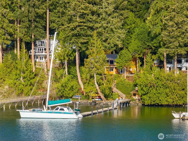 Property Photo:  6518 NE Monte Vista Drive  WA 98110 