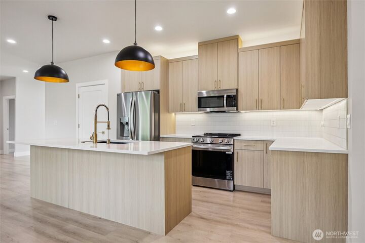 Property Photo: 937 Edinburgh Court WA 98626