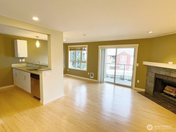 Property Photo:  15132 NE 82nd Street 203  WA 98052 