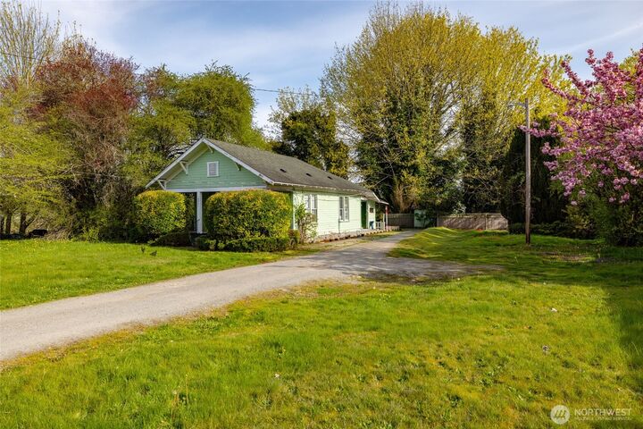 Property Photo: 6921 211th Place NE WA 98223