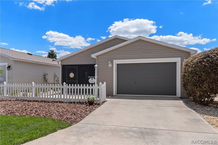 Property Photo: 2070 Thornton Terrace FL 32162