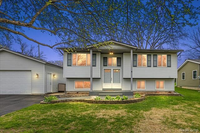 Property Photo:  490 Glenn Court  MI 48362 