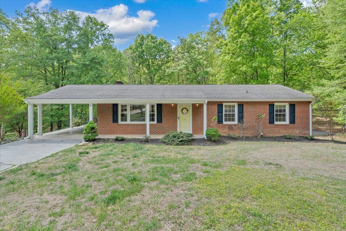 Property Photo: 2060 Denise Cir VA 24012