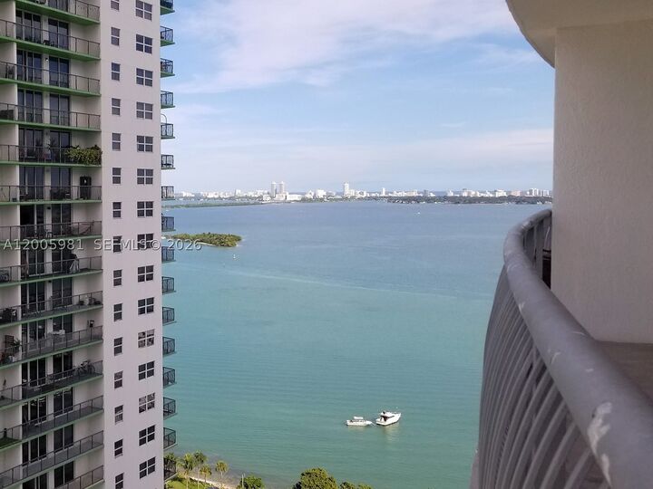 Property Photo:  1750 N Bayshore Dr 2909  FL 33132 