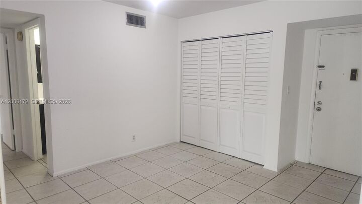 Property Photo:  13707 Kendale Lakes Cir 205  FL 33183 
