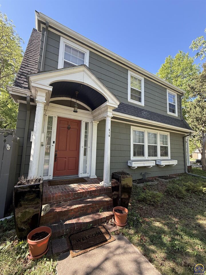 Property Photo:  519 W 12th St  KS 66801 