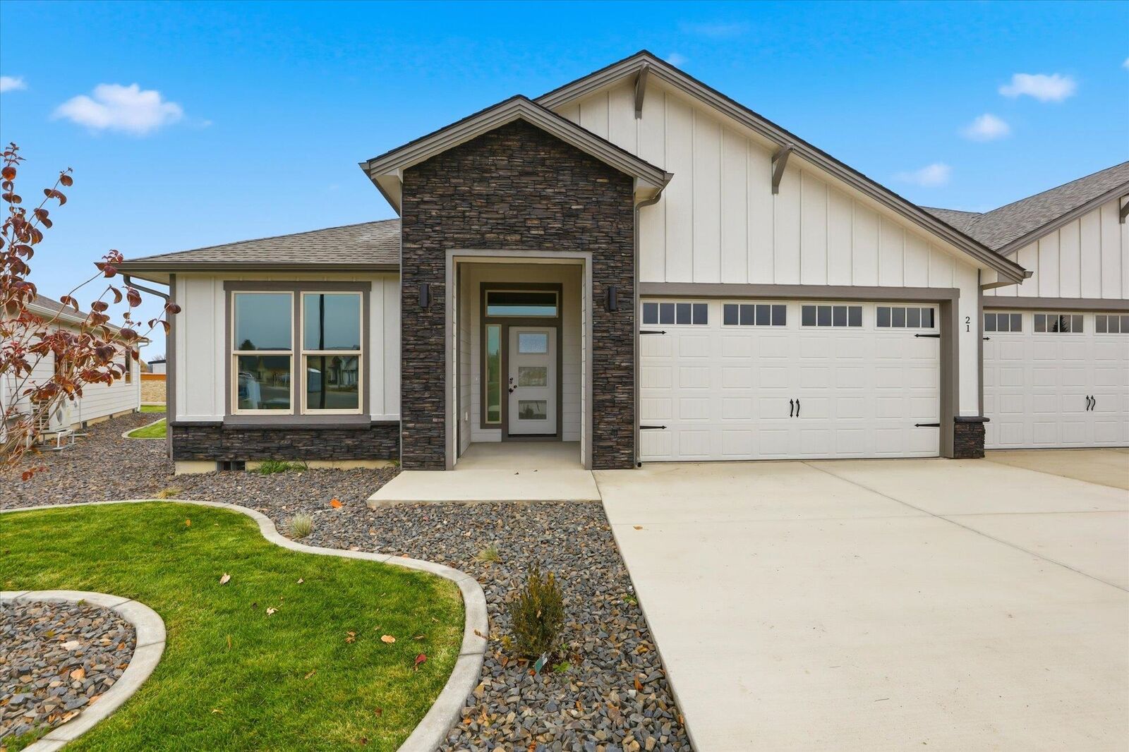 Property Photo:  1109 - Unit 21 N Country Club Dr 21  WA 99006 