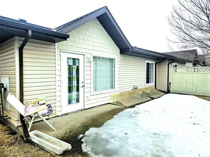 Property Photo: 135 Keedwell Street 13 SK S7W 0A3