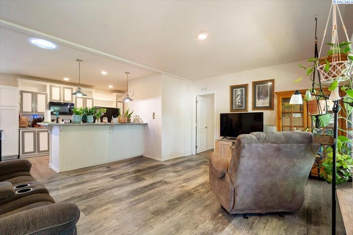 Property Photo:  31 Mercury Dr  WA 99354 