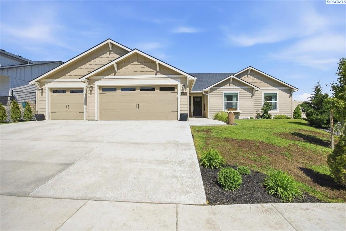 Property Photo: 1571 SW Kelandren Drive WA 99350