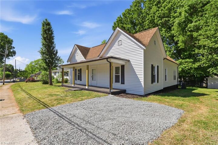 Property Photo:  630 Davis Avenue  NC 28658 