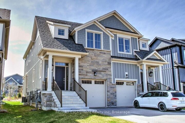 Property Photo:  212 Courtland Street  ON L9Y 4E4 