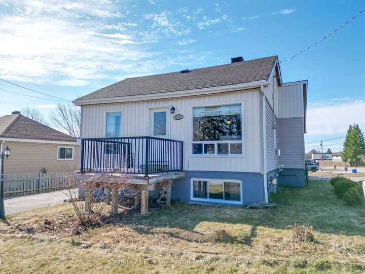 Property Photo:  203 Hillcrest Avenue  ON P1B 7B5 