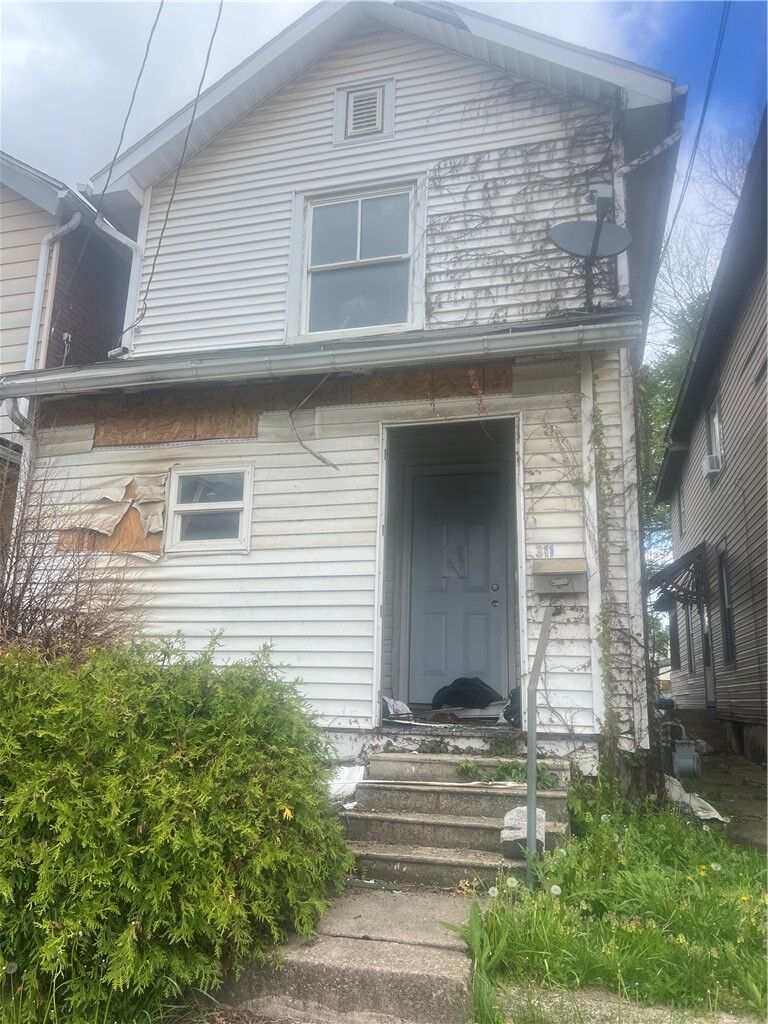 Property Photo:  311 E Reynolds St  PA 16101 