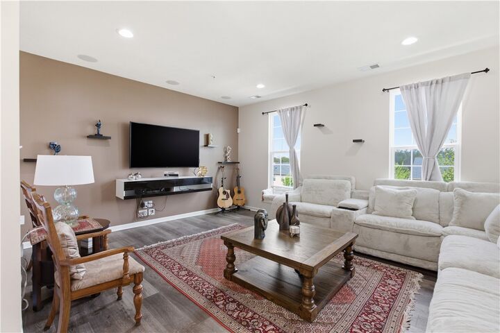 Property Photo:  108 Noble Woods Dr  PA 15108 